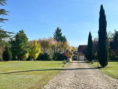 Maison - 272 m² - 10 pièces