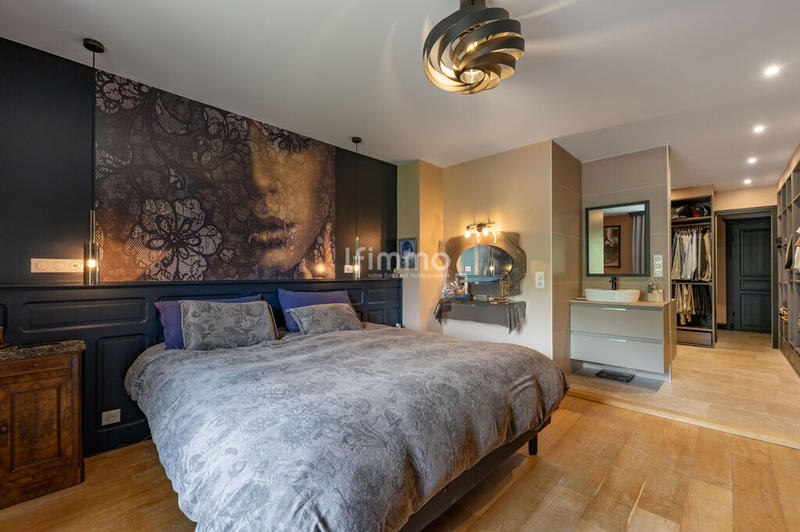 Maison - 689 m² - 10 pièces