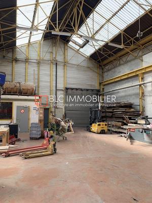 Entrepôt - 1 375 m²