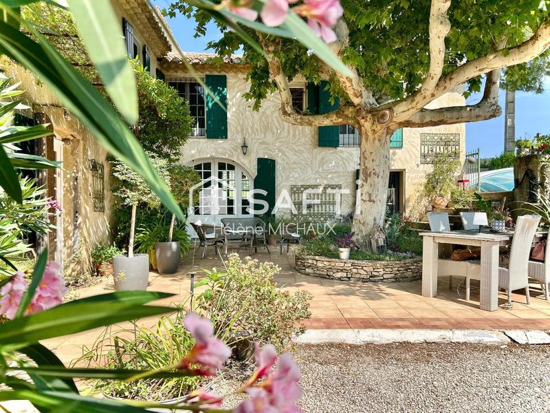 Maison - 219 m² - 8 pièces