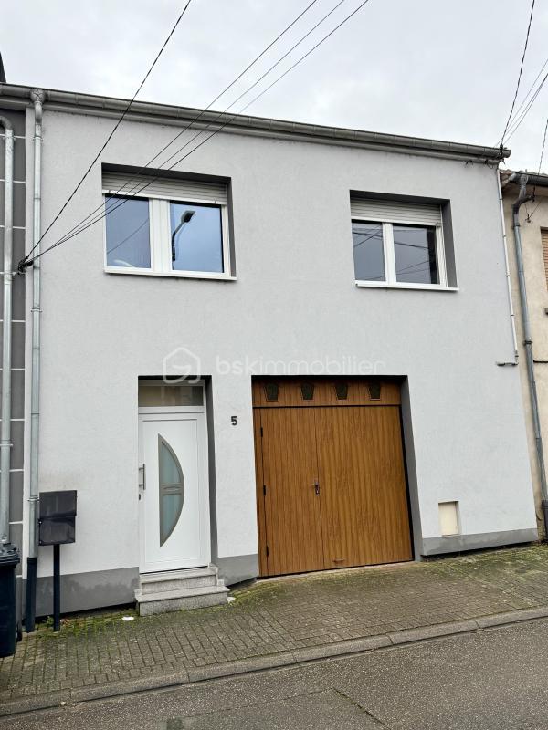 Maison - 239 m² - 11 pièces