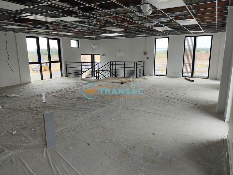 Local d'activité / Entrepôt - 718 m²