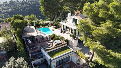Villa - 358 m² - 10 pièces