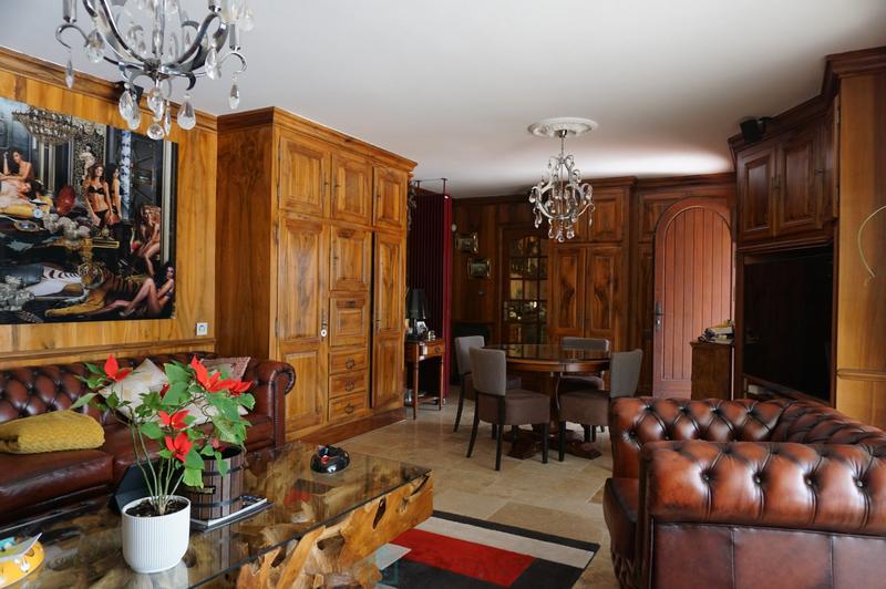 Propriété - 240 m² - 8 pièces