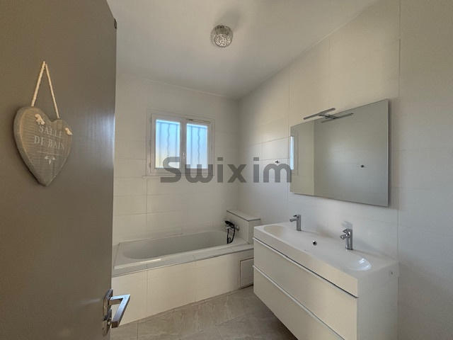 Maison - 221 m² - 7 pièces