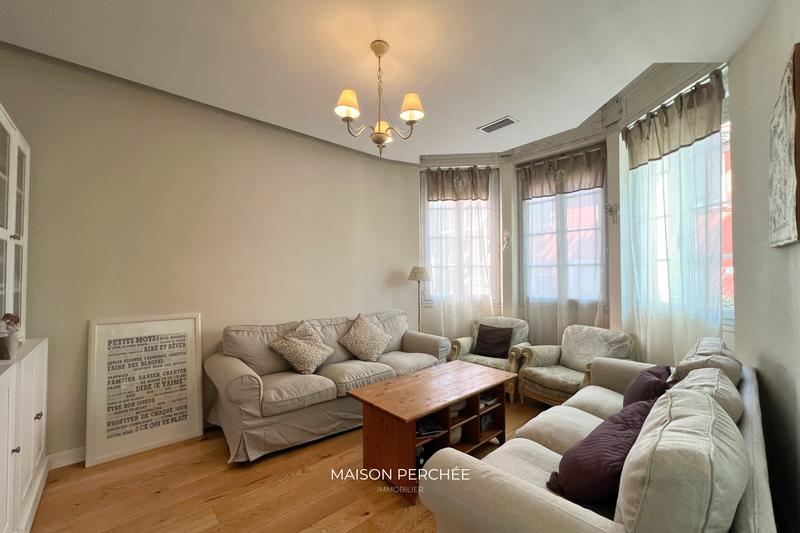 Maison - 268 m² - 8 pièces