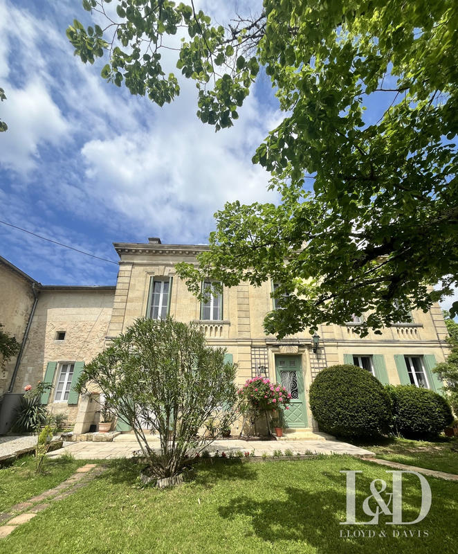 Maison - 323 m² - 10 pièces