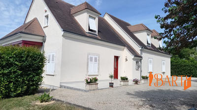 Maison traditionnelle - 200 m² - 8 pièces