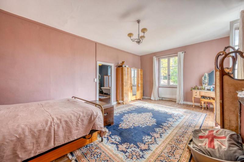 Propriété - 295 m² - 10 pièces