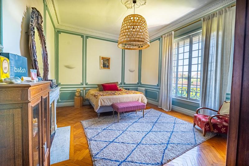 Maison - 345 m² - 8 pièces