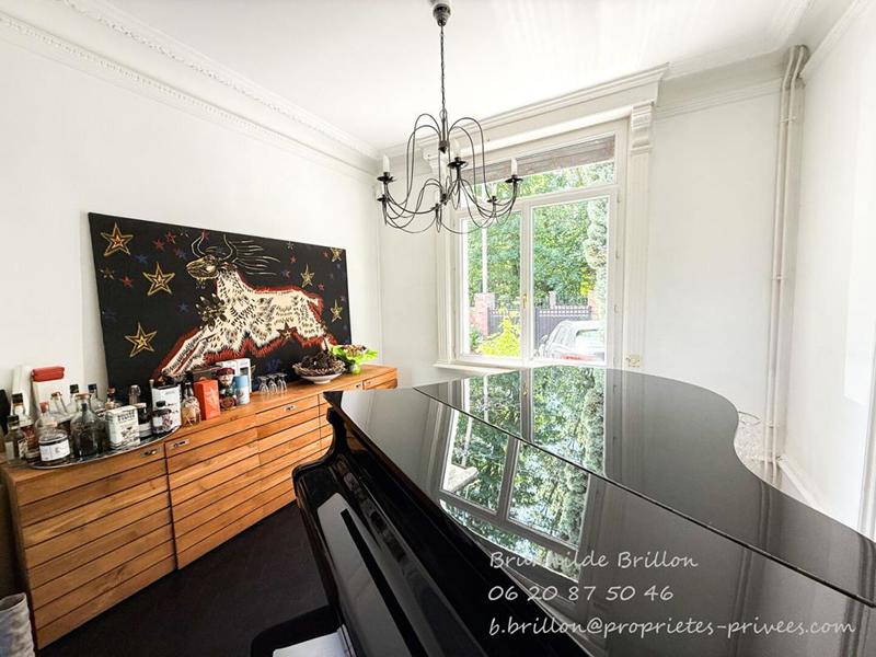 Maison - 215 m² - 9 pièces