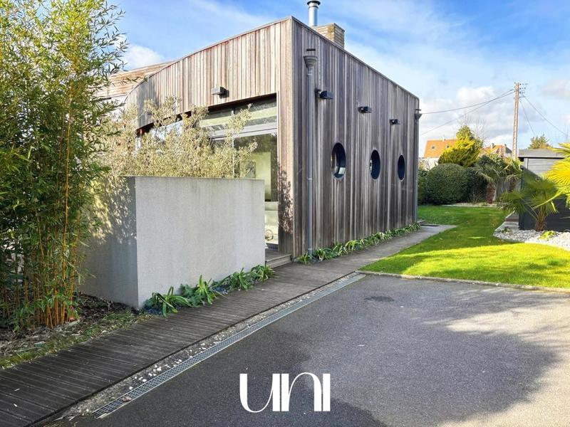 Maison - 210 m² - 6 pièces