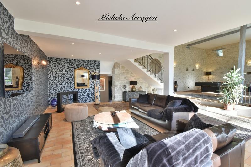 Propriété - 475 m² - 11 pièces