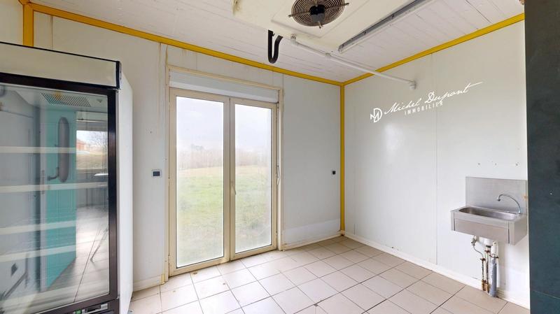 Local commercial - 84 m² - 6 pièces