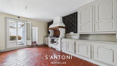 Maison - 270 m² - 7 pièces