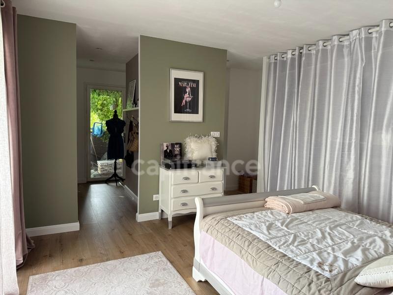 Maison - 204 m² - 7 pièces