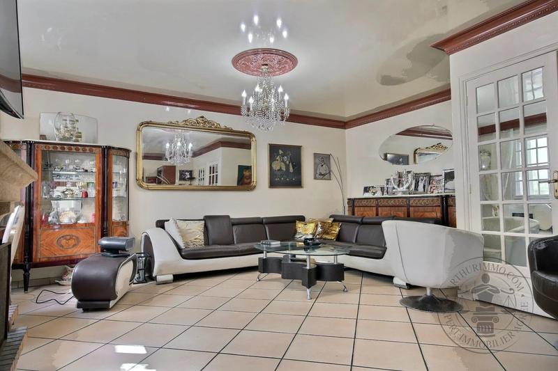 Maison - 210 m² - 7 pièces