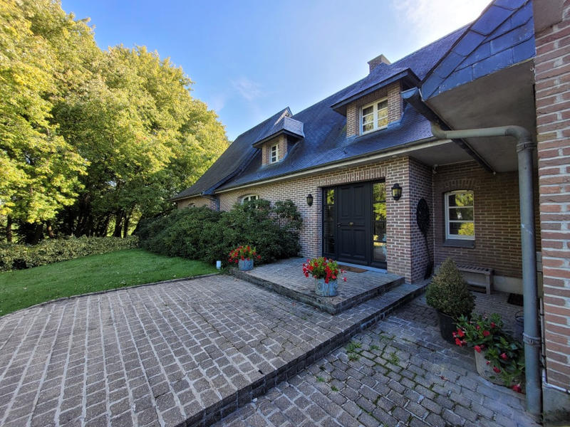 Maison - 275 m² - 12 pièces