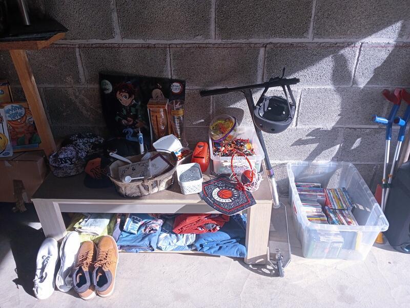 Vide dressing, deco ,bibelots, jeux vidéos etc