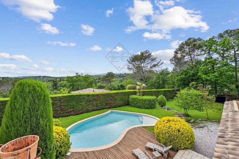 Villa - 250 m² - 7 pièces