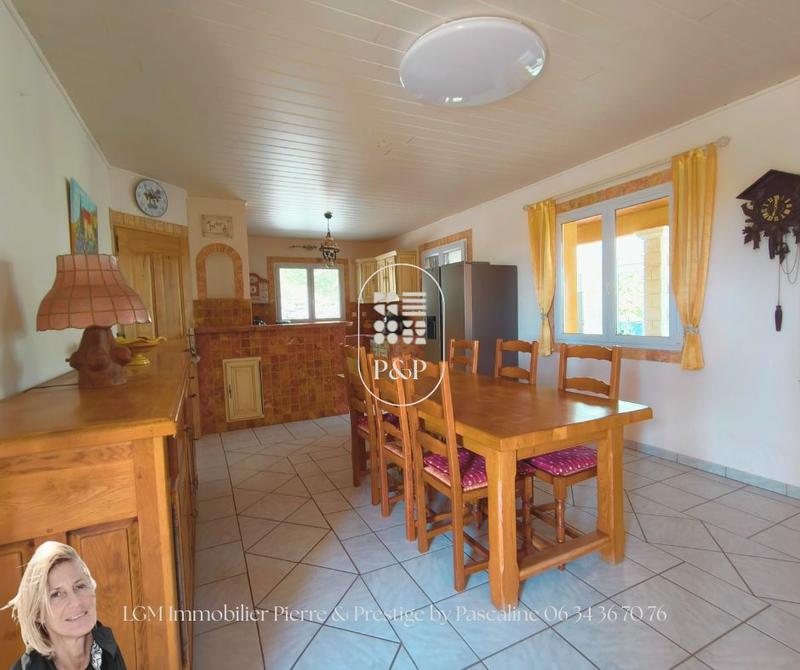 Maison - 202 m² - 6 pièces