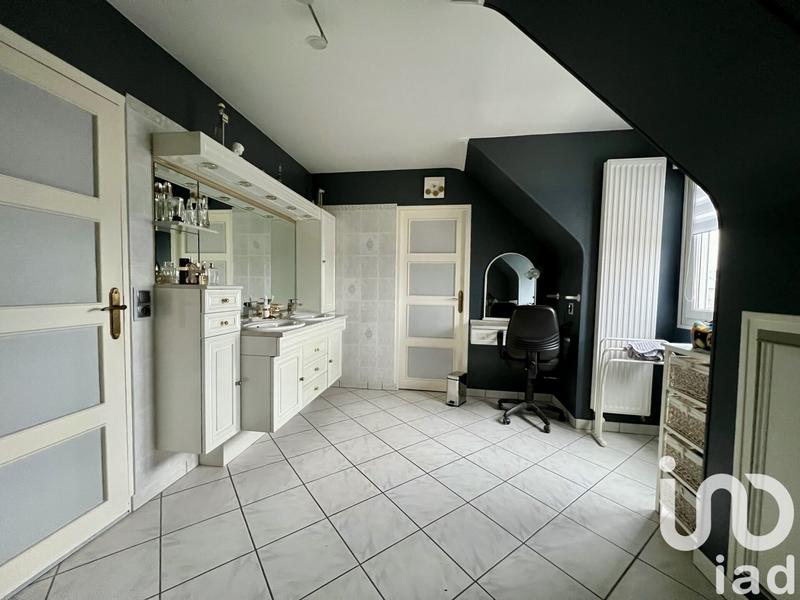 Maison - 219 m² - 7 pièces