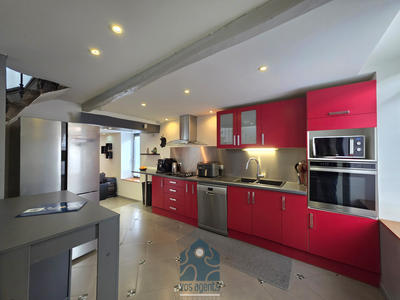 Maison - 200 m² - 5 pièces