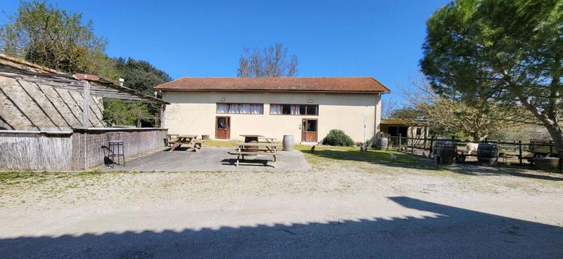 Propriété - 800 m²