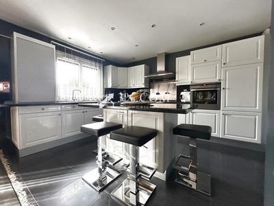 Maison - 96 m² - 6 pièces