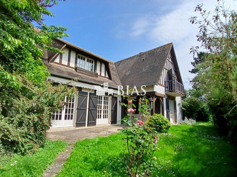 Maison traditionnelle - 194 m² - 7 pièces