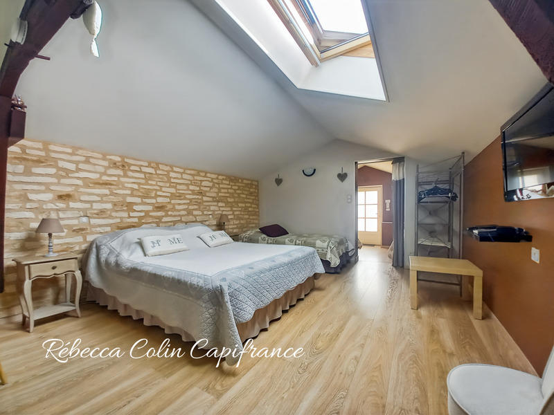 Maison - 225 m² - 8 pièces