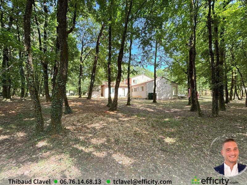 Maison - 215 m² - 8 pièces