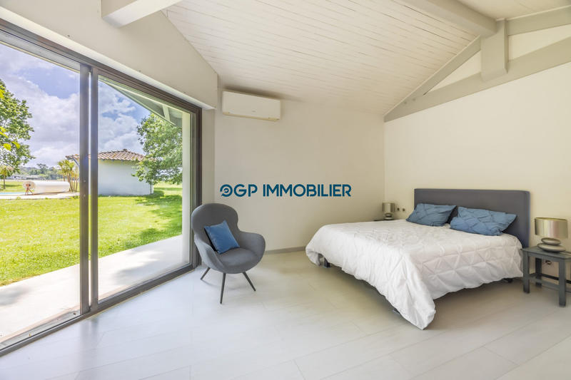 Maison - 214 m² - 6 pièces