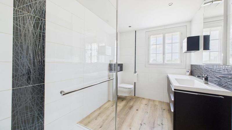 Maison - 207 m² - 7 pièces