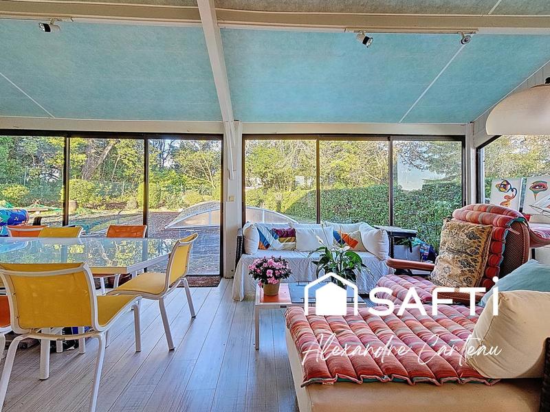 Maison - 210 m² - 8 pièces