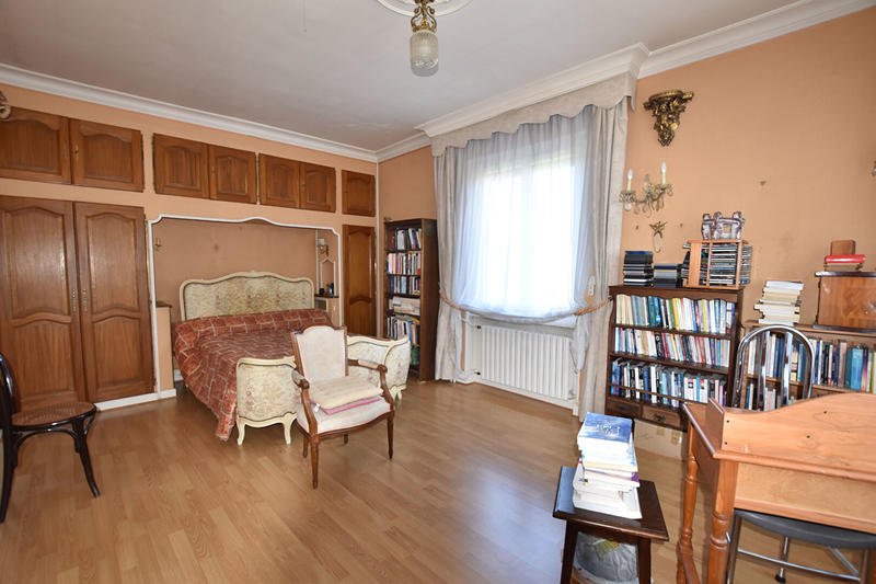 Maison - 227 m² - 11 pièces