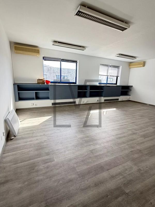 Local d'activités - 94 m² - 4 pièces