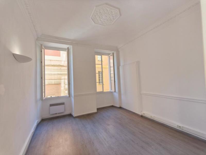 Bureau - 105 m² - 5 pièces