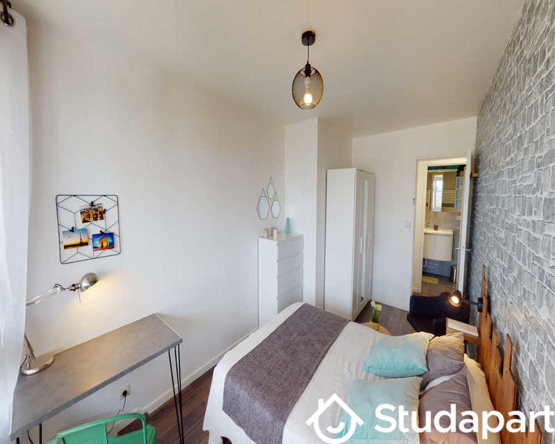 Chambre - 80 m² - 1 pièce