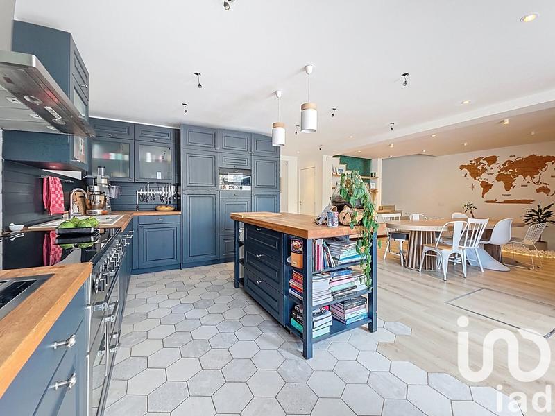 Maison - 212 m² - 7 pièces