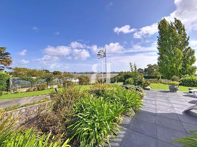 Maison - 358 m² - 10 pièces