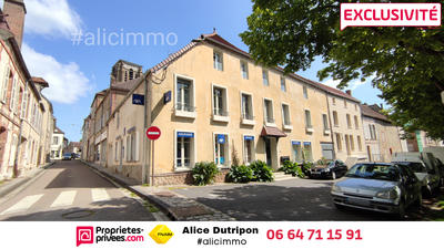 Maison - 360 m² - 10 pièces