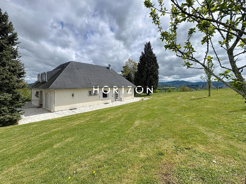 Maison - 218 m² - 6 pièces