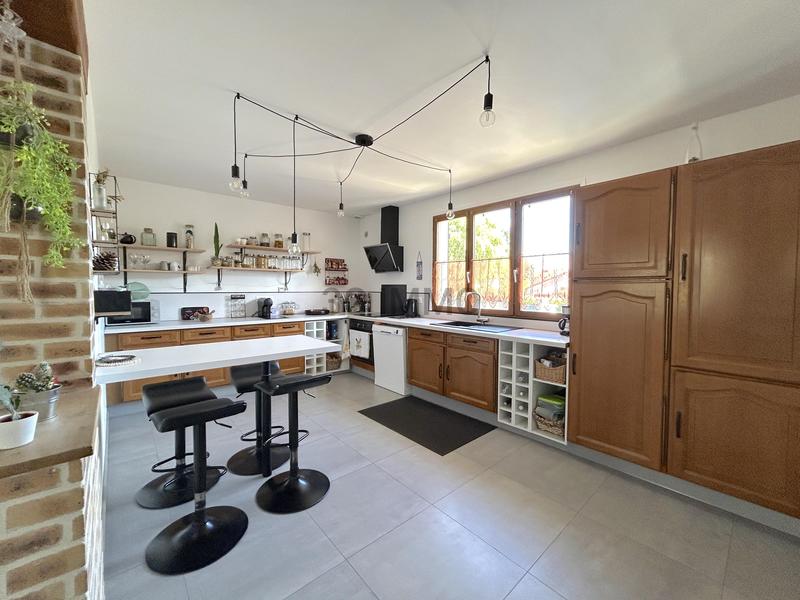 Maison - 210 m² - 6 pièces