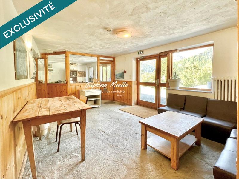 Local commercial - 1 610 m² - 46 pièces