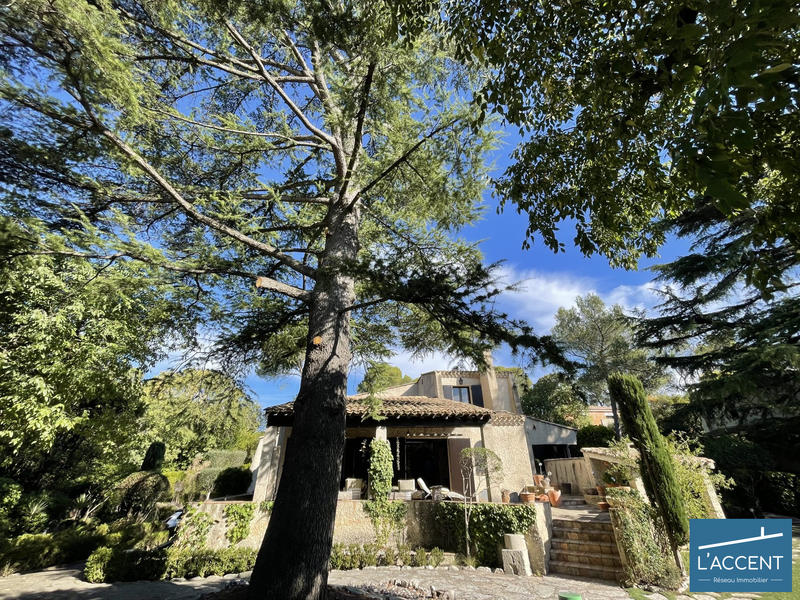 Villa - 239 m² - 7 pièces