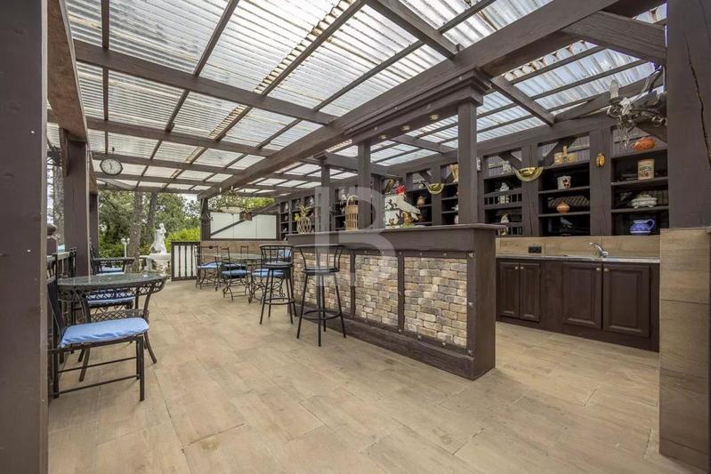 Villa - 370 m² - 8 pièces