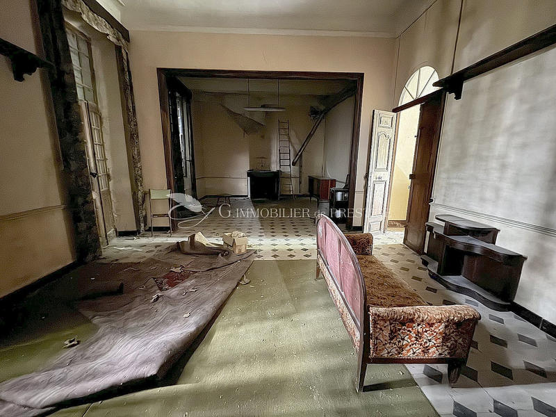 Propriété - 1 600 m² - 30 pièces