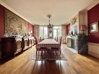Maison de maîtres - 600 m² - 10 pièces