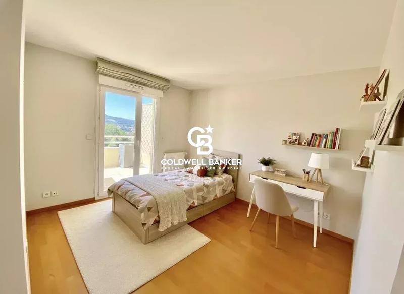 Appartement - 177 m² - 5 pièces